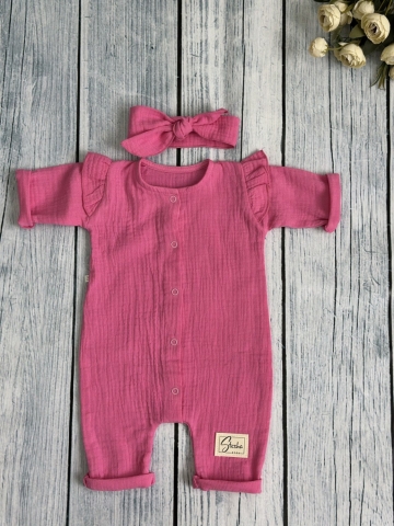 Купить оптом 336-Ф. Комбинезон с повязкой для девочки из муслина, хлопок 100%, размеры 56,62,68, фуксия в Выборге