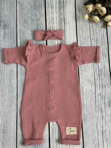 Купить оптом 336-П. Комбинезон с повязкой для девочки из муслина, хлопок 100%, размеры 56,62,68, пудра в Выборге